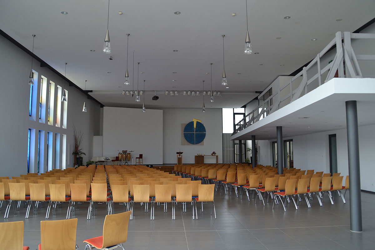 Johannes-Hoppe-Rundgang-_-Kirchensaal-1